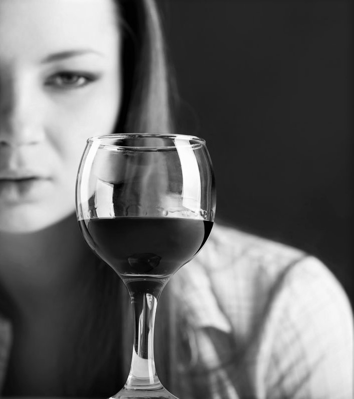 Женский алкоголизм: как лечить?