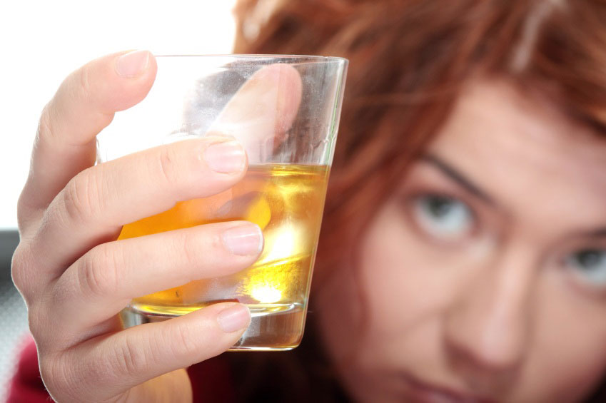 Ученые выяснили, что служба в армии для женщин грозит алкоголизмом